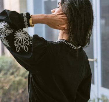 Camisa Boho Bordada Negro